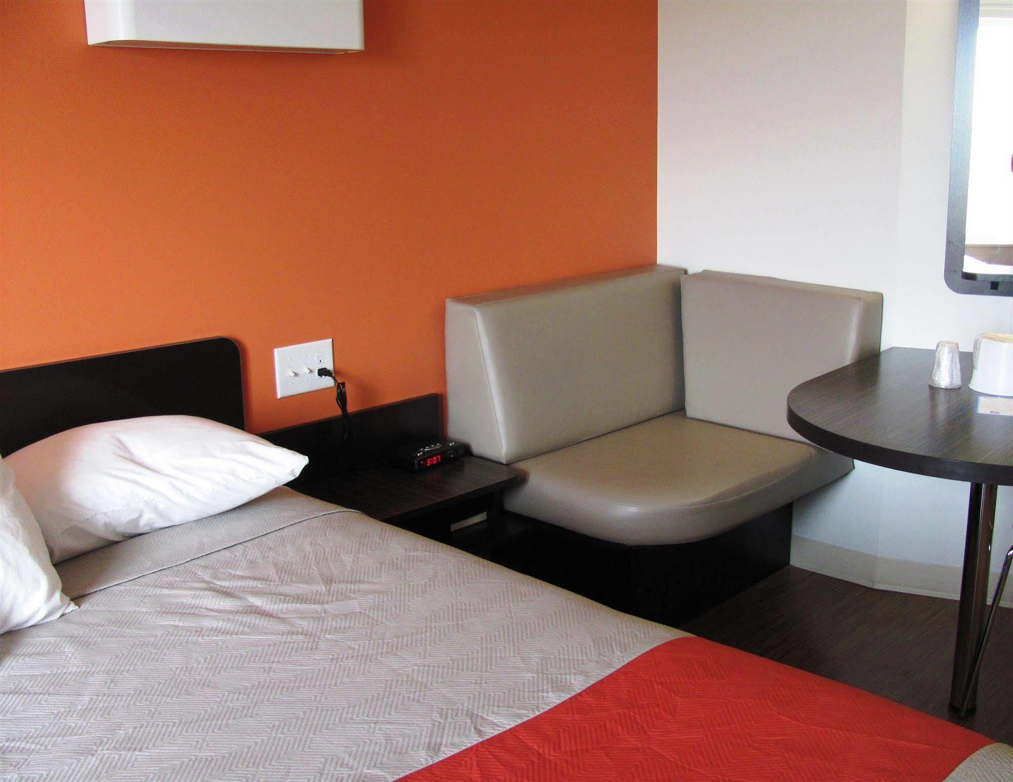 Hotel 6-headingley, Mb - Winnipeg West 2*